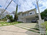 Charmosa residência, super completa, em condomínio com...