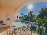 Charmoso apartamento com terraço, inserido em exclusivo...