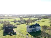 Château 19e sur 12 hectares entre Bressuire et Pouzauges...
