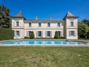 Propriété avec piscine et jardin