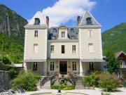 Château du XIXe siècle dans les Pyrénées, idéal pour...