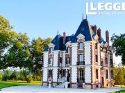 Château entièrement rénové et dépendances sur un domaine...