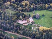 Château et dépendances sur 12 hectare