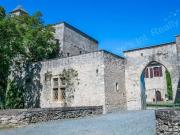 Château médiéval inscrit au patrimoine historique francais
