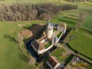 Château médiéval inscrit Monument Historique 875 m² 5,5...