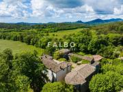 Château de charme restauré à vendre à proximité...