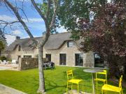 Chaumière rénovée 10 min de Vannes Piscine & Tennis privé