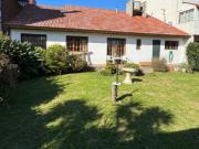 CHAUVIN HERMOSO CHALET 5 AMBIENTES CON PARQUE Y QUINCHO