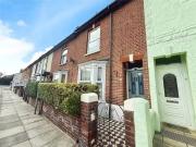 Deal! 1 BA 3 bedroom Mid Terrace House to rent, Cromwell...