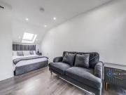 Charming 1 BA Studio flat for rent in Lynton Road South,...