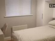 Charming 1 BR Furnished room in 4 bedroom house in...