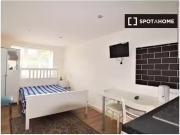 Cozy 1 BR Room for rent in 4 bedroom house in London