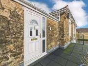 Just in! 2 bedroom apartment for rent in High Street,...