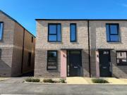 Rental! 3 bedroom end of terrace house for rent in...