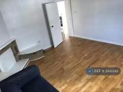 Cheap 3 bedroom flat for rent in St. George Court,...