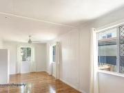 Cozy 58 Rifle Range Road, Mount Lofty, QLD 4350