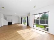 Deal! 6/22 Tulloch Grove, Glen Waverley, VIC 3150 Townhouse.