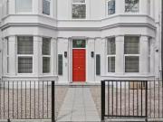 Just in! Apt 3, 37 Wellington Park