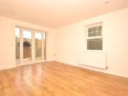 Unique Flat to rent in Benrek Close, Ilford IG6