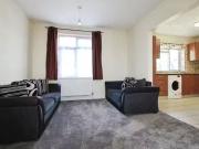 Unique Flat to rent in Kenton Road, Kenton, Harrow HA3