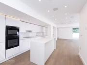 Cozy Flat to rent in Queens Road, London NW4