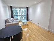 Unique Flat to rent in St. George Wharf, London SW8