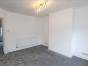 Nice Maisonette to rent in Brighton Road, Hooley,...