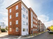 Chertsey Court, Mortlake, London SW14, 2 bed flat to...