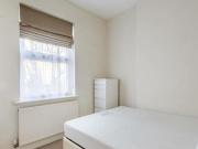 Chesson Road, West Kensington, 2 Bedroom Flat