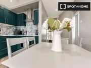 Chesterfield Gardens, London, N4 1LL, United Kingdom | 2...