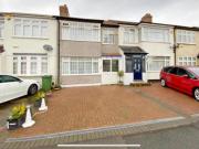 Chestnut Avenue, Hornchurch, Essex RM12, 3 bed terraced...