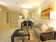 Chic 1 Bed, 1 Bath in the Sought after Cairns One