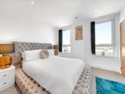 Chic 3Bed 2Bath Apartment in Canada Water, London
