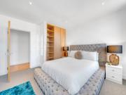 Chic 3Bed 2Bath Apartment in Canada Water, London