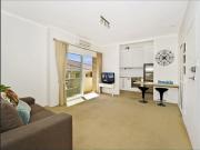 Chic Coastral Top Floor Apartment with Parking