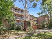 Chic Convenience *Access via Banksia Road