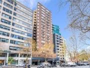 Chic Paris End Apartment: 1Bedroom Retreat in Lonsdale...