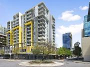 CHIC URBAN LIVING JUST STEPS FROM NORTHBRIDGE