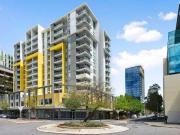 CHIC URBAN LIVING JUST STEPS FROM NORTHBRIDGE