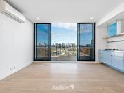 CHIC URBAN LIVING WITH BALCONY & VIEWS – STEPS FROM...