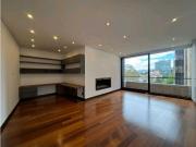 Chico Apartamento Hermoso en Piso Alto con Balcón