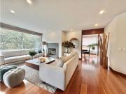 Chico Reservado Hermoso Apartamento con Balcón Iluminado