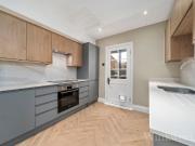 Childeric Road, London SE14, 2 bed flat to rent, £2,300...