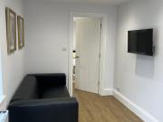 Chiswick 1 bedroom self contained flat