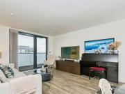 Chiswick High Road, London, 2 Bedroom Flat