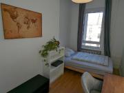 'Chloe' Bright & charming three room old...