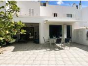 CIERRA LOS OJOS POR UN INSTANTE