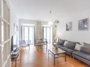 City center 2 bedroom spacious living room