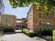 City edge chic opposite Albert Park Lake