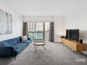 City Edge Elegance Opposite the Royal Botanic Gardens